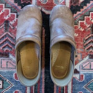 Dansko Professional Honey Clogs 42